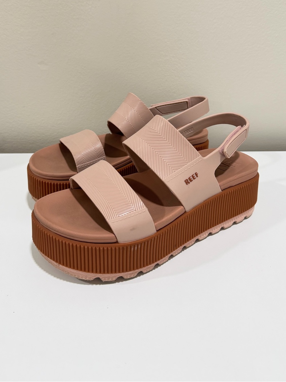Reef Womens Water Vista Higher Sunset Coral Platform Sandals Women Size 8W